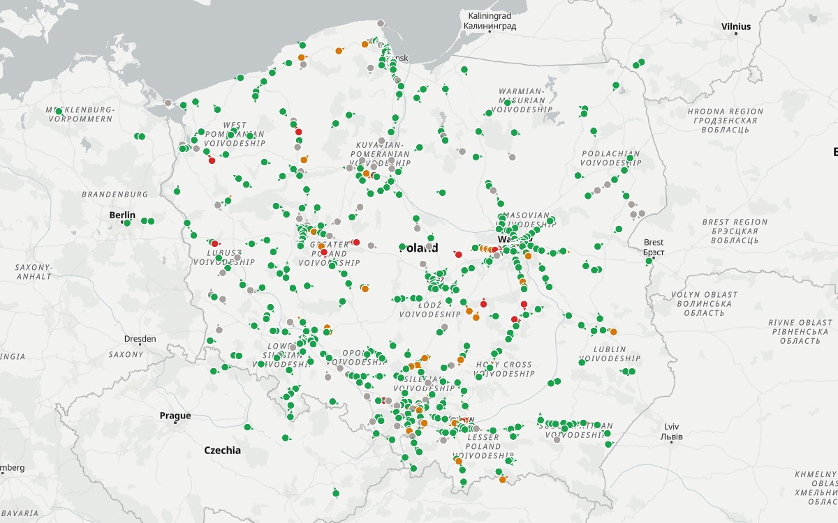 ciuf.pl — pociągi na żywo — zrzut ekranu